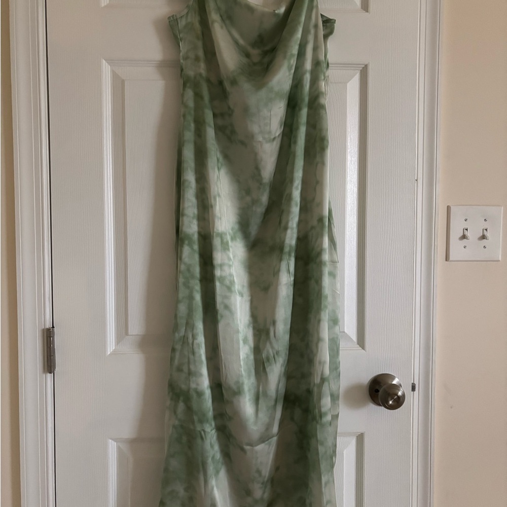 Elegant Green Tie-Dye Maxi Dress